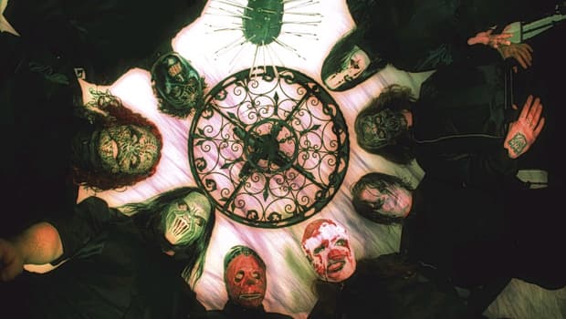 Η metal φορά μάσκες: Το φαινόμενο που κατακτά τις συναυλίες